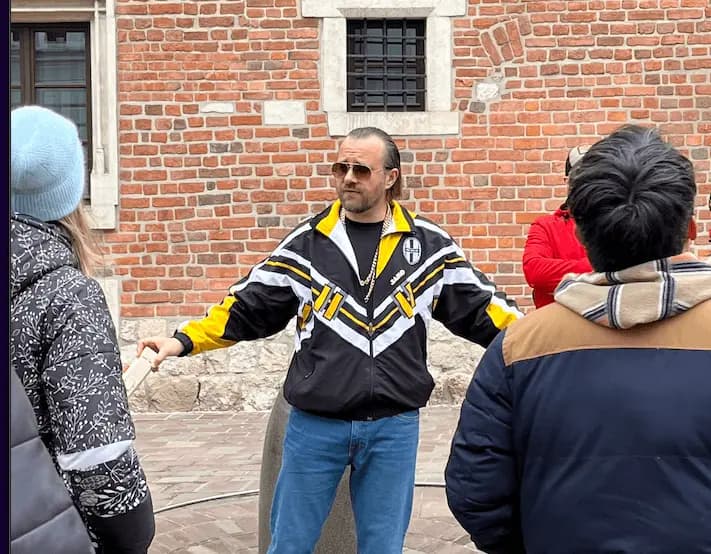 Crazy Guides performer telling a story in the Old Town